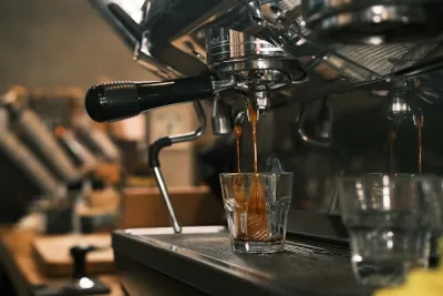 Machine à café professionnelle : guide complet pour choisir et équiper votre coffee shop